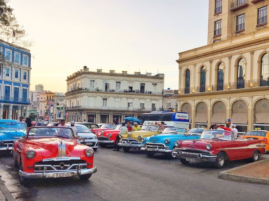 large.wimg.10.1487270320-cuba-cars